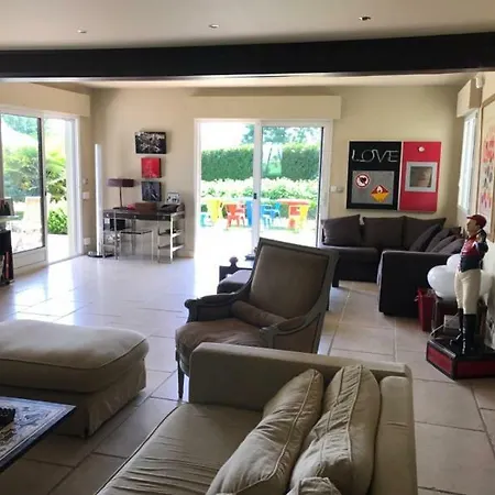 Superbe Individuelle Avec Piscine Et Tennis Privatifs